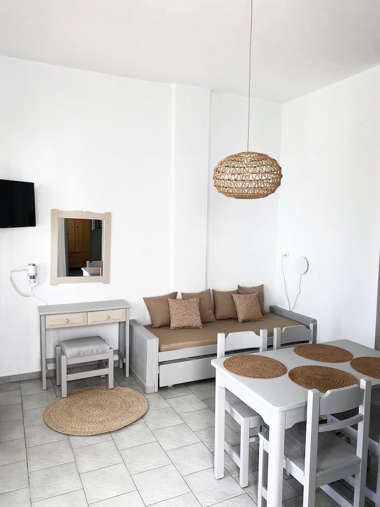 Agnadi Syros Studios & Rooms 25/50