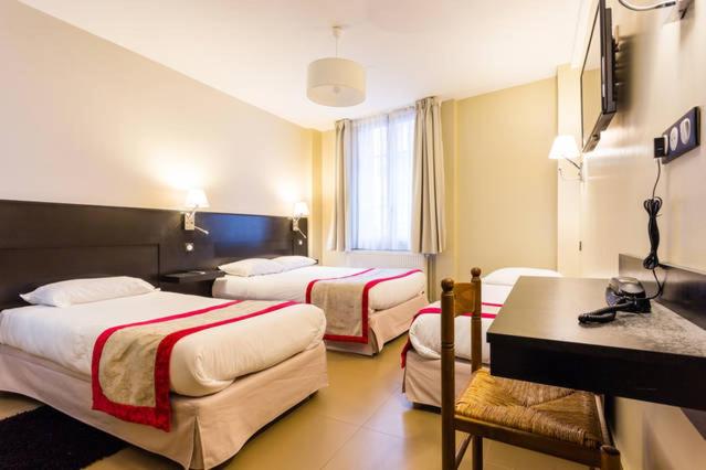 Room, Quadruple, Private Bathroom, Ground Floor, HOTEL BONSEJOUR MONTMARTRE 2/3