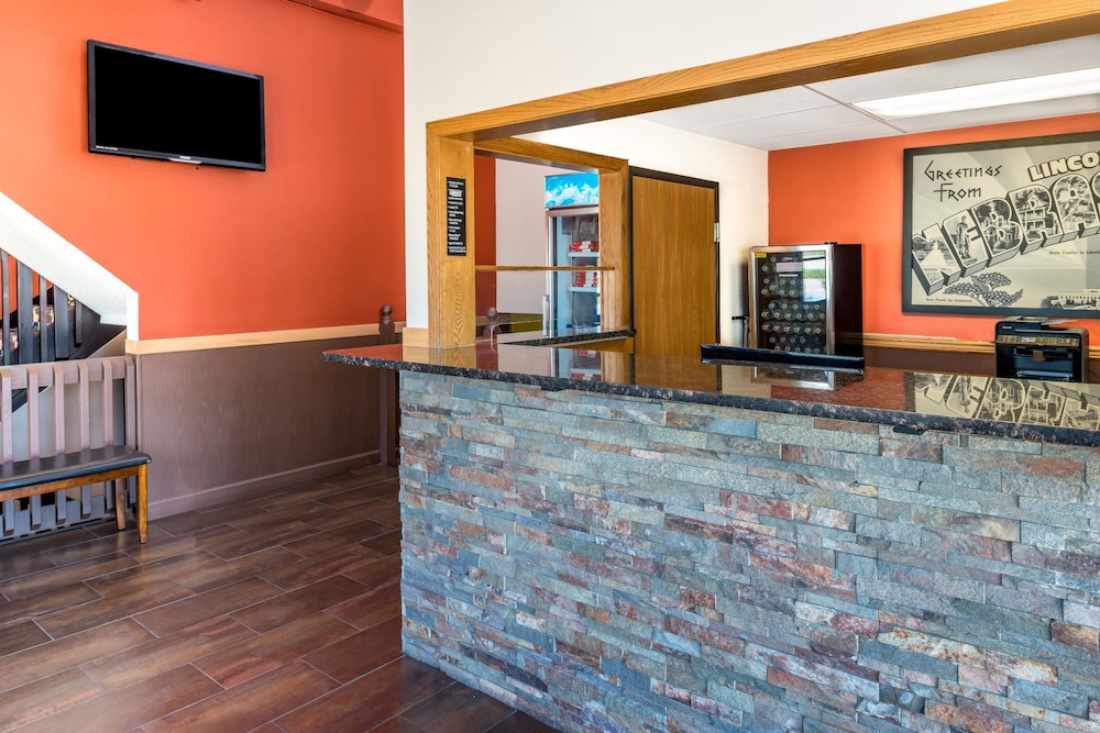 Super 8 By Wyndham Lincoln West 19/31