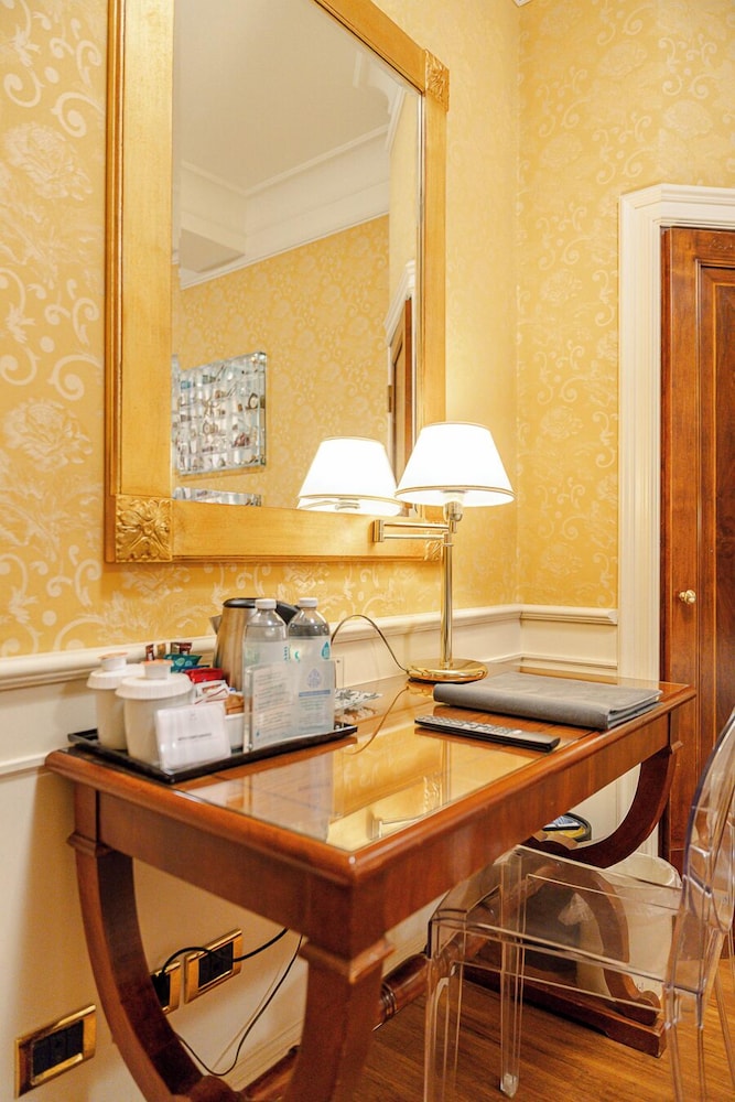 غرفة جونيور ثلاثية بسرير مزدوج مع أريكة، Art Hotel Orologio 6/6