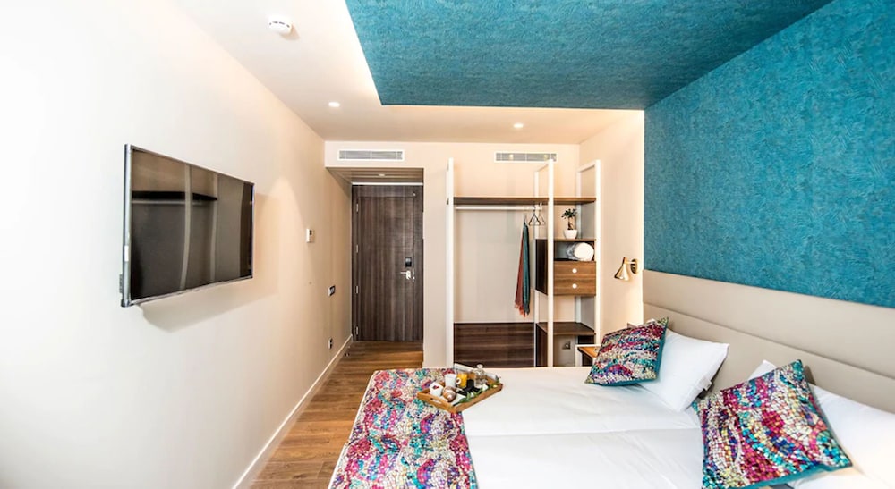 Arya Stadium Hotel 50/68