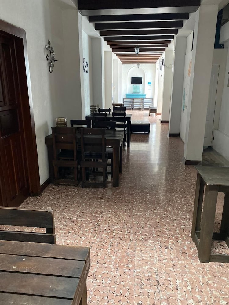 Feathers Hotel And Lounge - Hostel 49/60