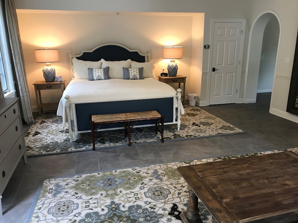 Azaleana Manor 15/48
