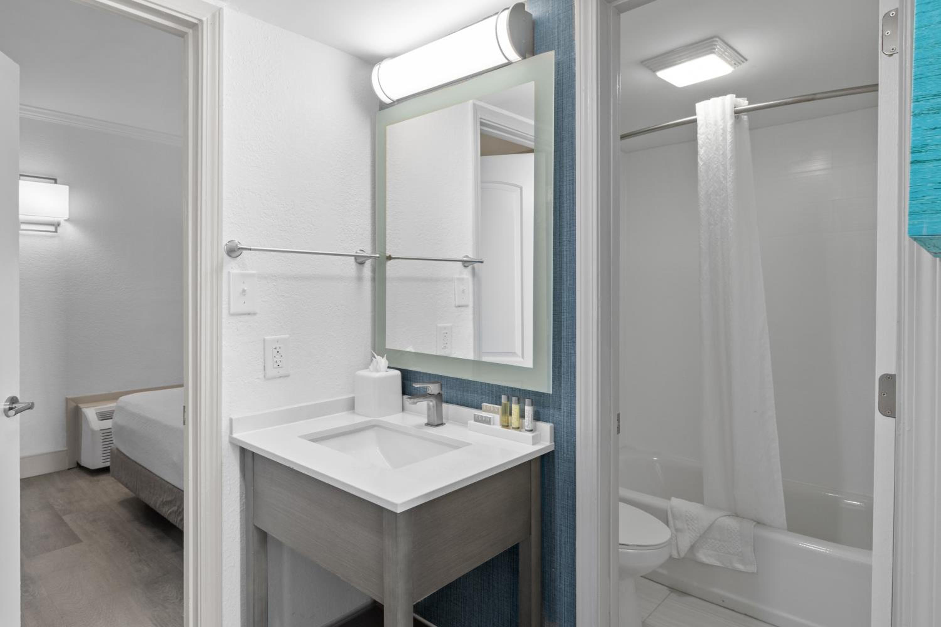 Schooner, Mini, Deluxe, Suite, Ocean Front، Compass Cove Resort 7/8