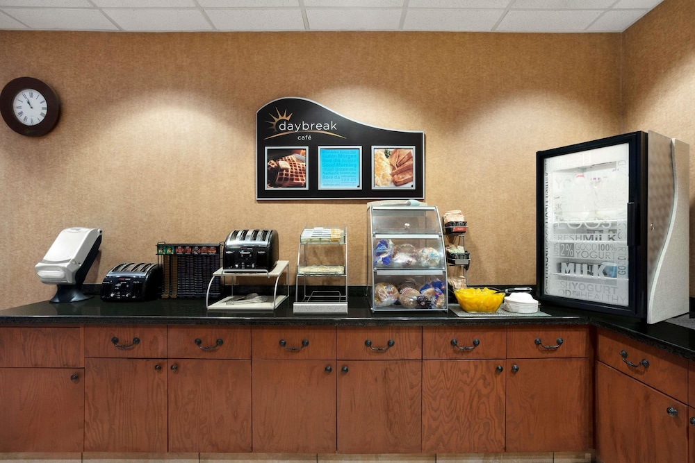 Days Inn & Suites By Wyndham Strathmore 25/29