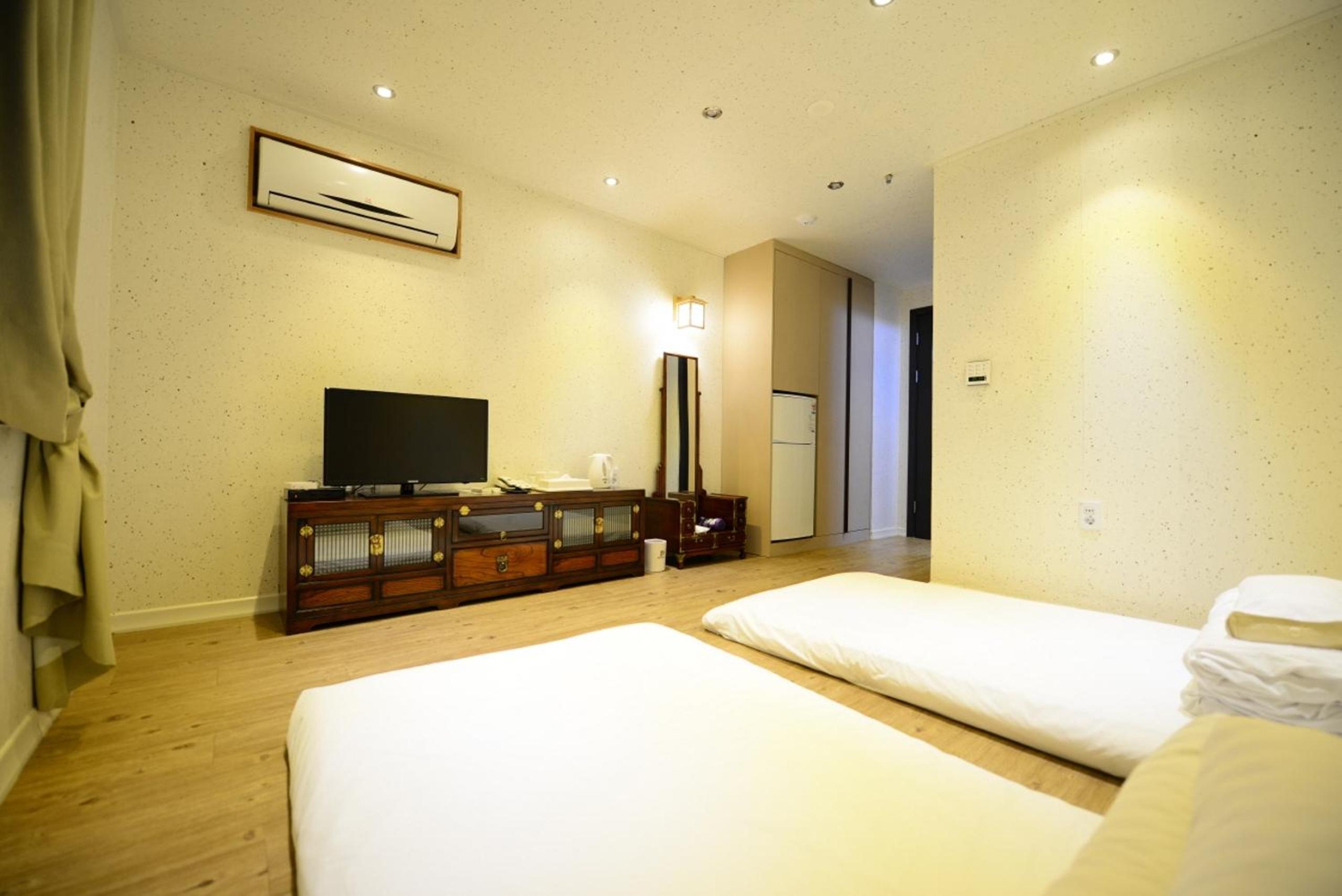 Korean, Deluxe, Double Bed