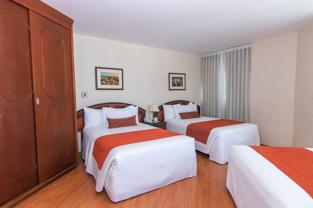 MIRAFLORES COLON HOTEL 10/31
