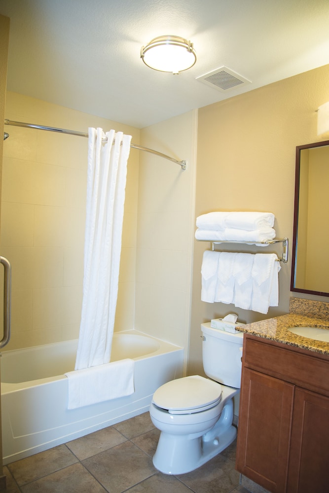 Candlewood Suites Loveland 25/62