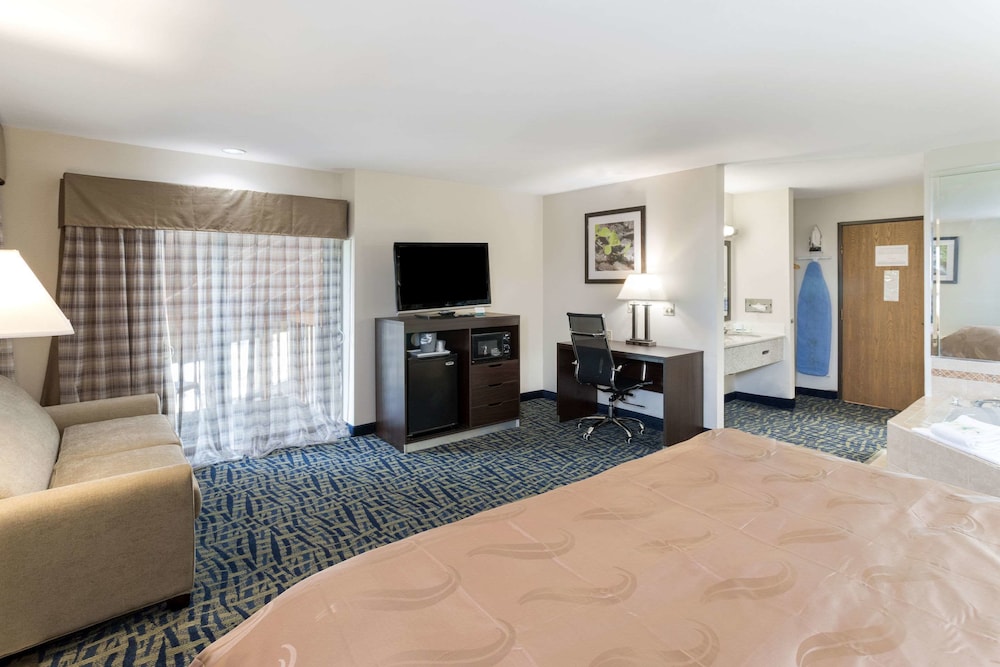 Quality Inn Rochelle IL 22/43