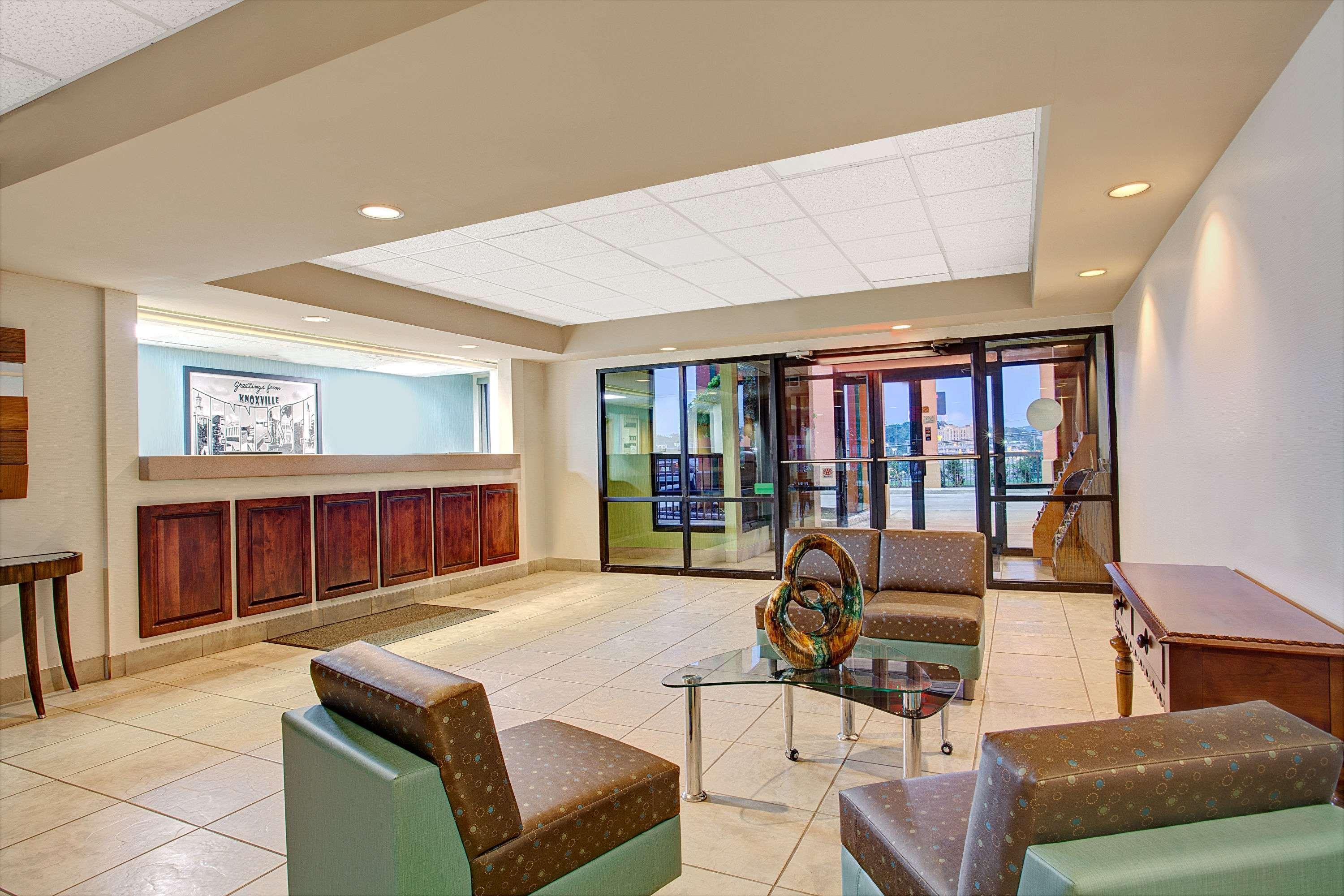 Super 8 By Wyndham Knoxville East 22/38
