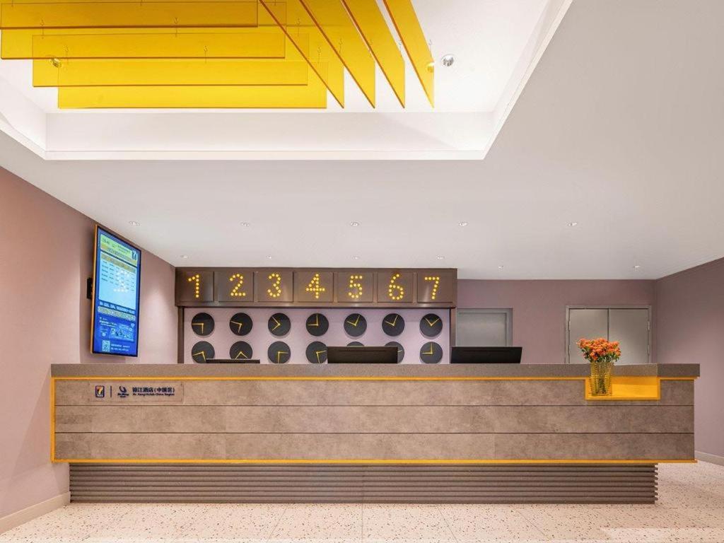 7 Days Inn Wuhan Dingziqiao Zhongnan Road Metro Station 12/43