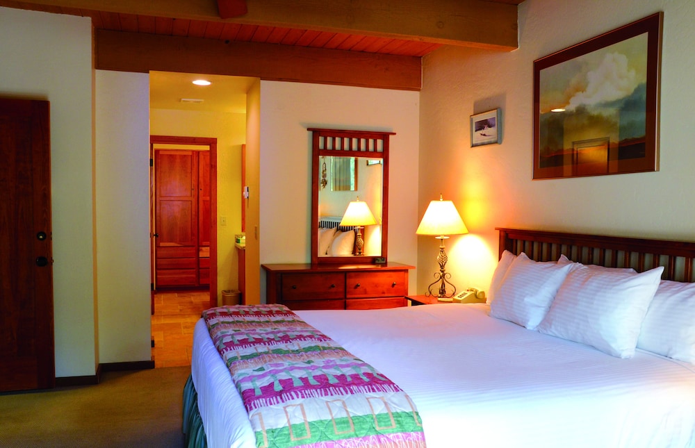 1 Bedroom, Villa, King Bed, Creek View, Hot Tub