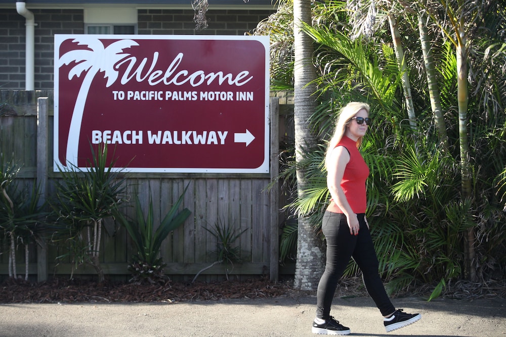 PACIFIC PALMS MOTOR INN 22/64
