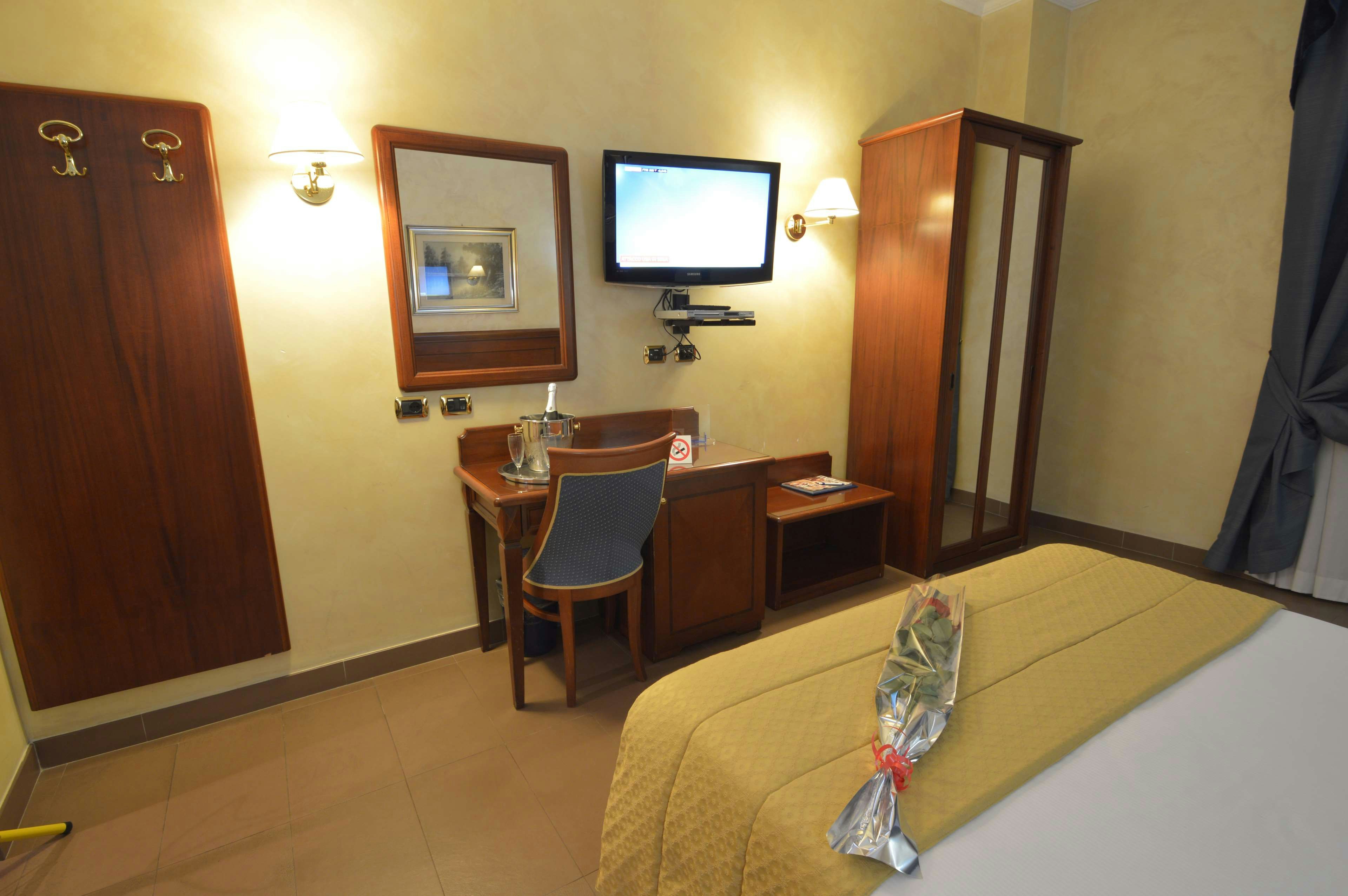 Hotel Montecarlo Roma 19/48
