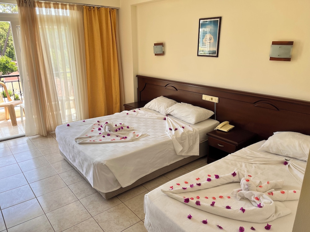Imeros Hotel 4/25
