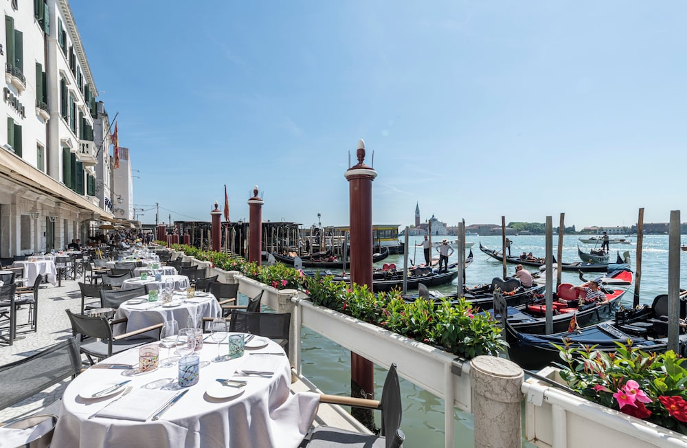 Hotel Monaco & Grand Canal 37/50