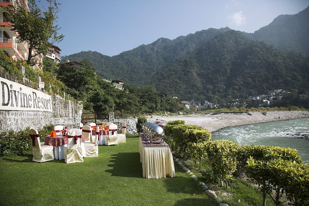 Laxman Jhula Divine Resort 44/49