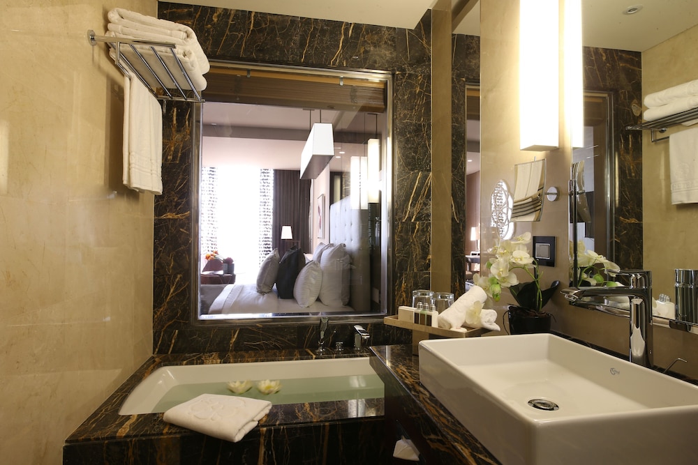 Lancaster Plaza Beirut 58/60
