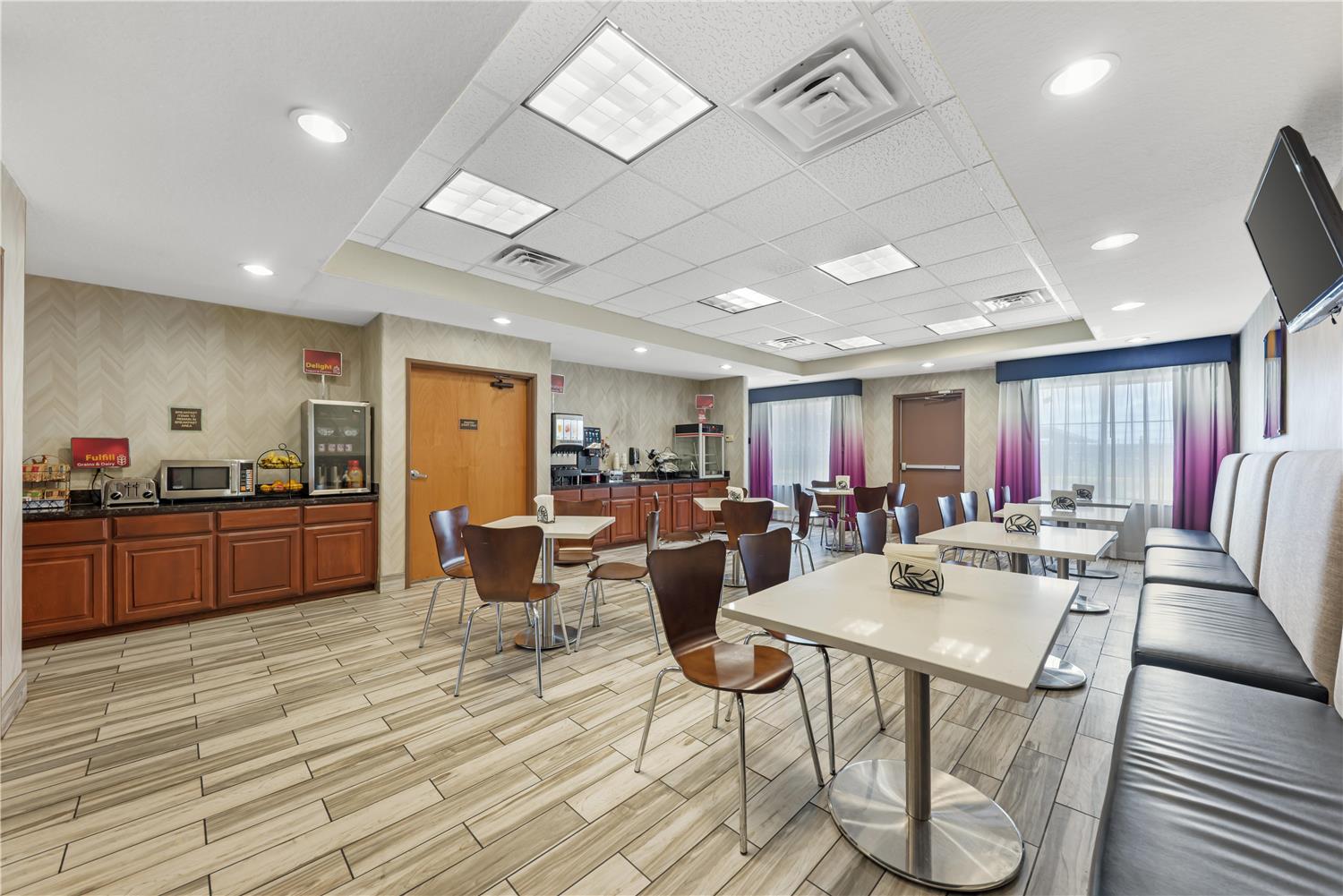 Best Western Plus San Antonio East Inn and Suites 2/3