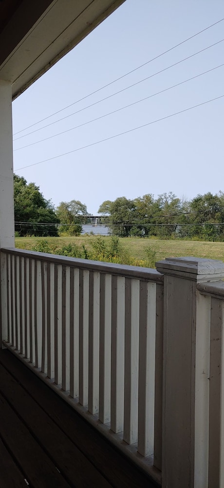 Riverside Inn 6/60