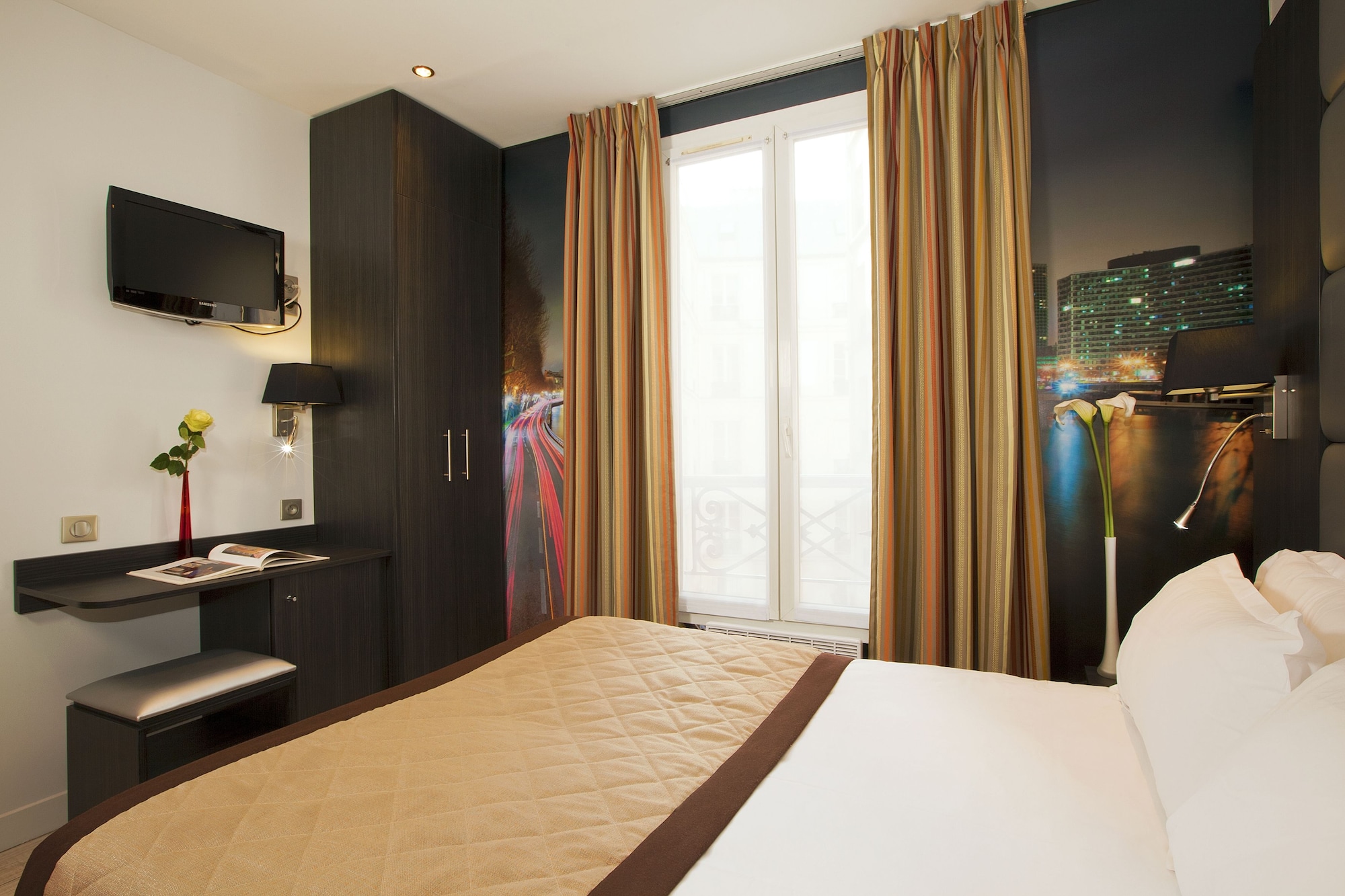 ROOM, DOUBLE BED