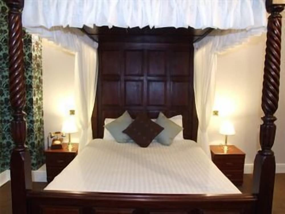 Ely House Hotel 6/40