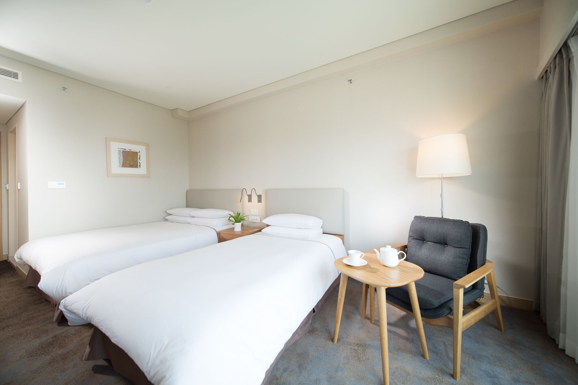STANDARD, TWIN BEDS, MOUNTAIN VIEW