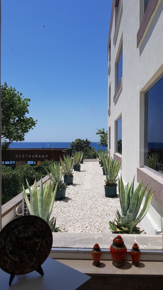 Troas Beach Hotel 43/59