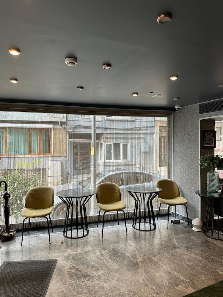 La Wisteria Boutique Hotel 59/66