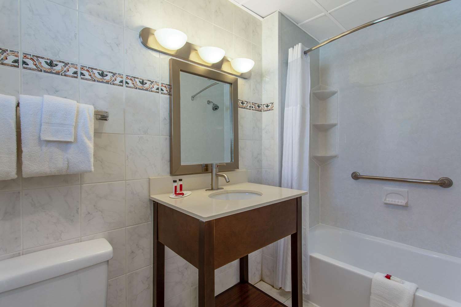 Days Inn by Wyndham Ocean City Oceanfront 57/64