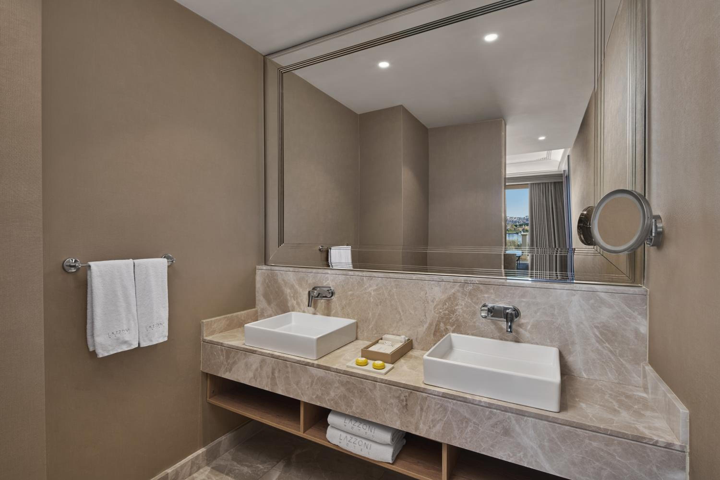Lifestyle, Suite, Queen Bed, Hot Tub, Terrace