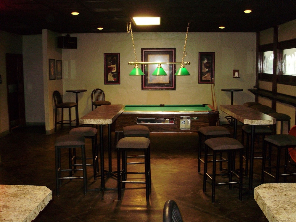 Trade Winds Central Inn 27/31