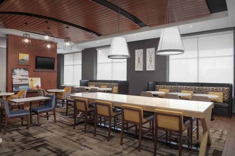 Hampton Inn Portland Downtown Waterfront 36/46