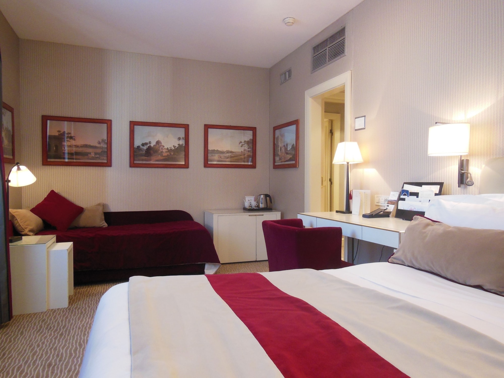 ROOM, TRIPLE