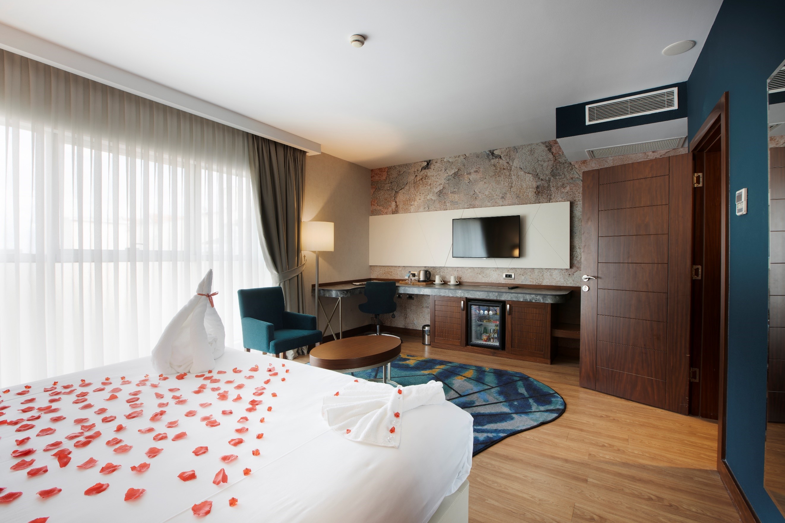FAMILY SUITE, DOUBLE AND TWIN BEDS