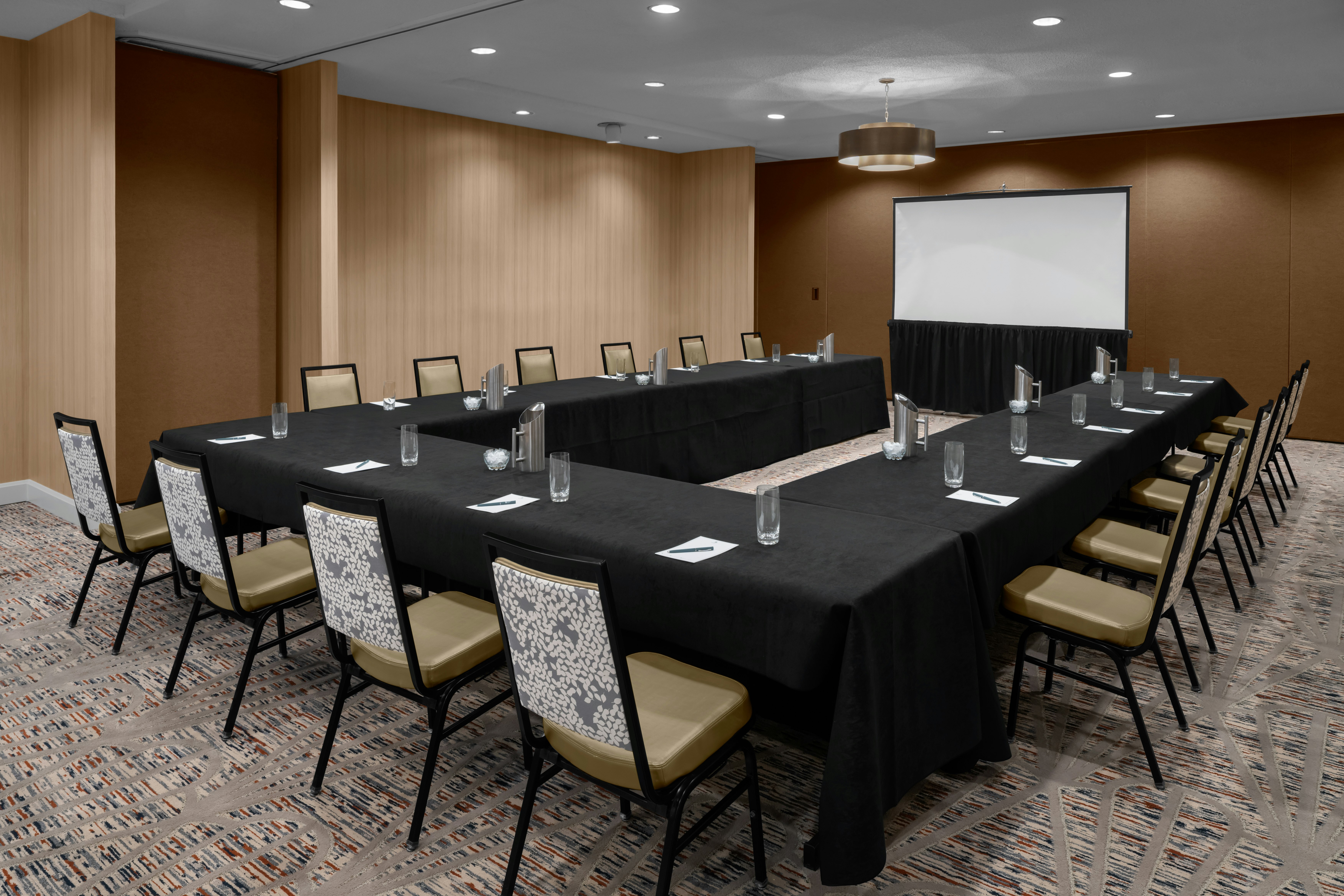 Embassy Suites by Hilton Phoenix Biltmore 31/45