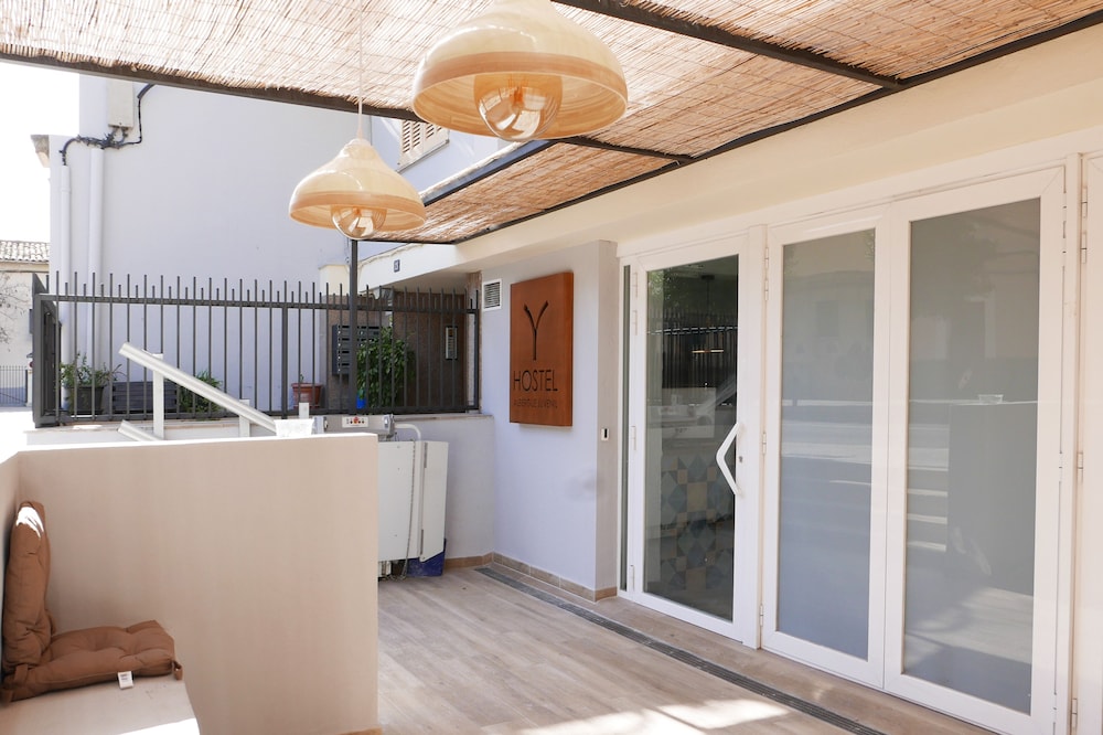 Y Hostel Mallorca - Albergue Juvenil 16/33