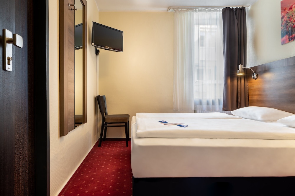 Hotel Leonet 33/71