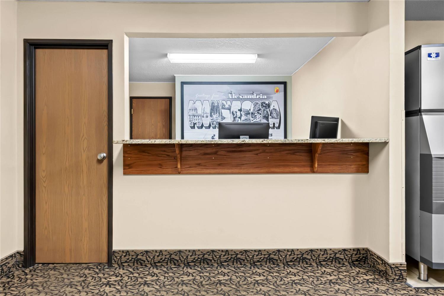 Super 8 By Wyndham Alexandria Mn 5/13