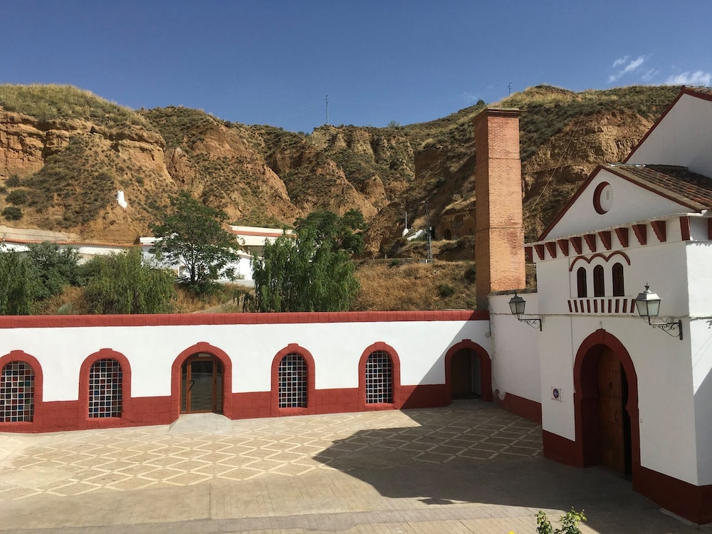 Hotel Balneario de Graena 42/44