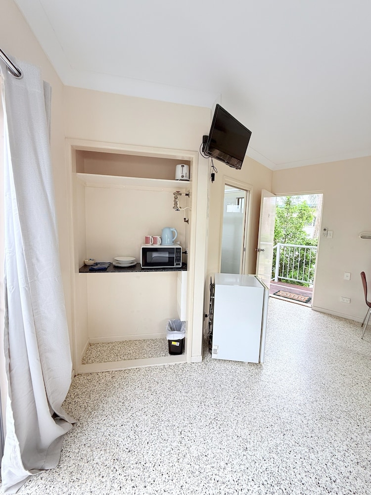 Emu Park Beach Resort 1/63
