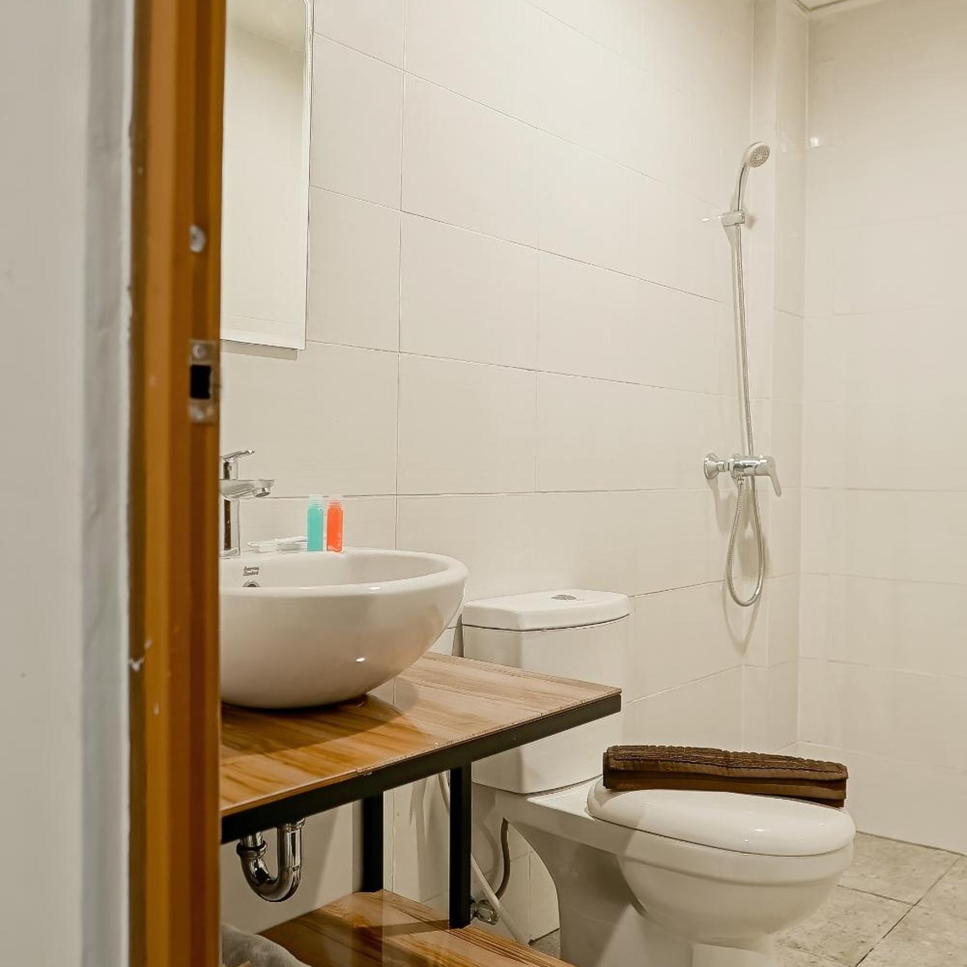 Jember Town Square Apartment by Calli Rooms 48/49