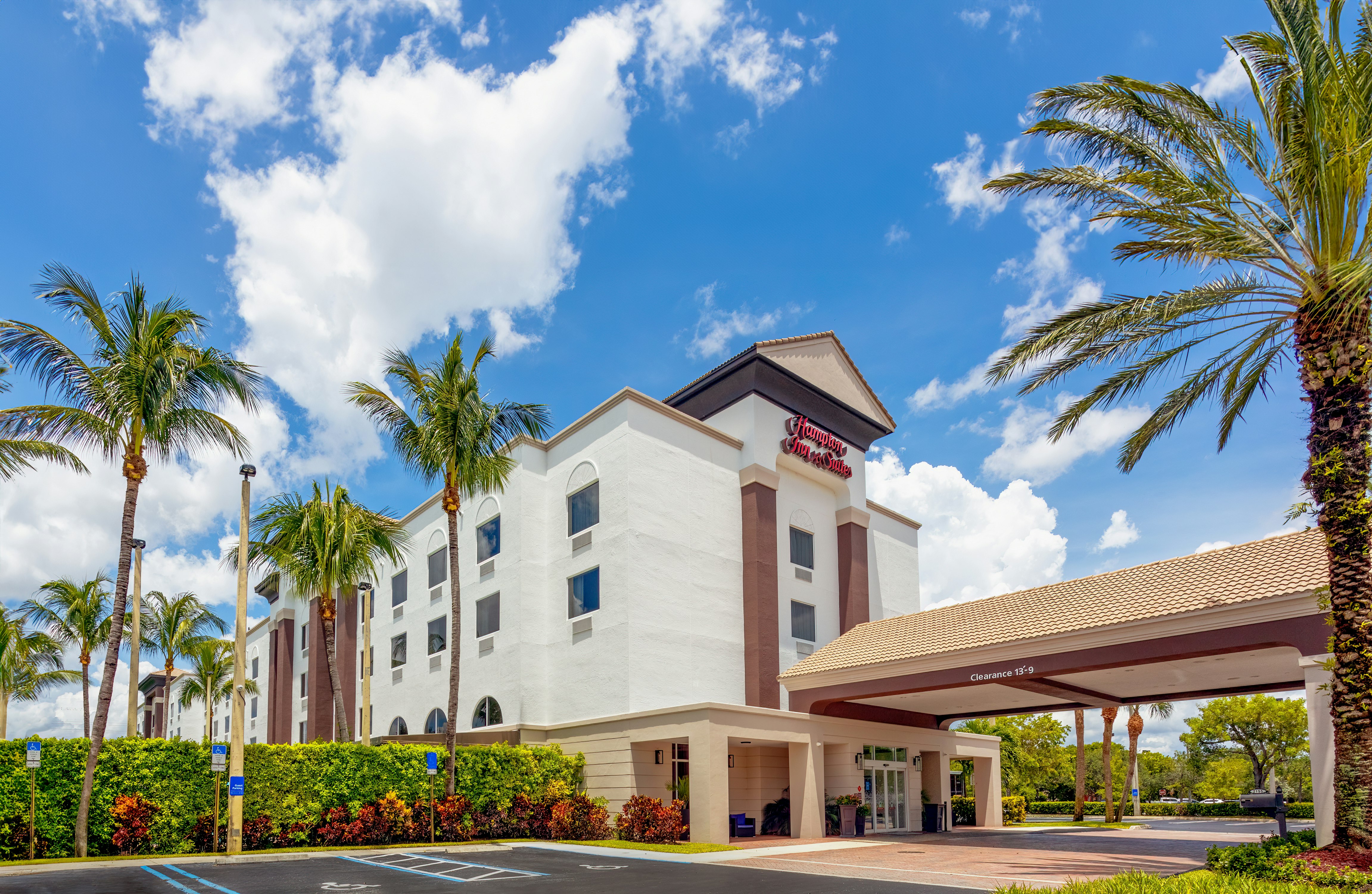 Hampton Inn and Suites Wellington 4/44