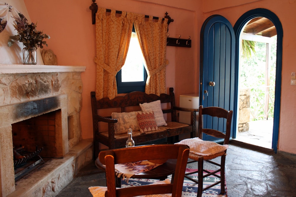 Arolithos Traditional Cretan Village 28/50