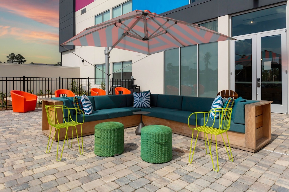 Aloft Savannah Airport 16/28