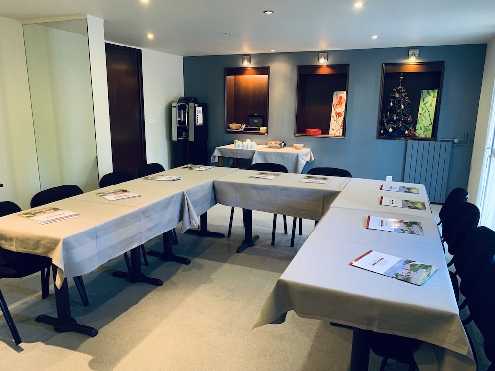 HOTEL AU RELAIS DES LILAS 18/24