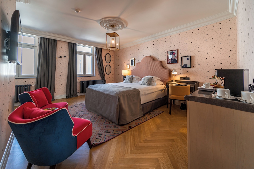 Superior, Queen Bed, Amadria Park Capital 3/5