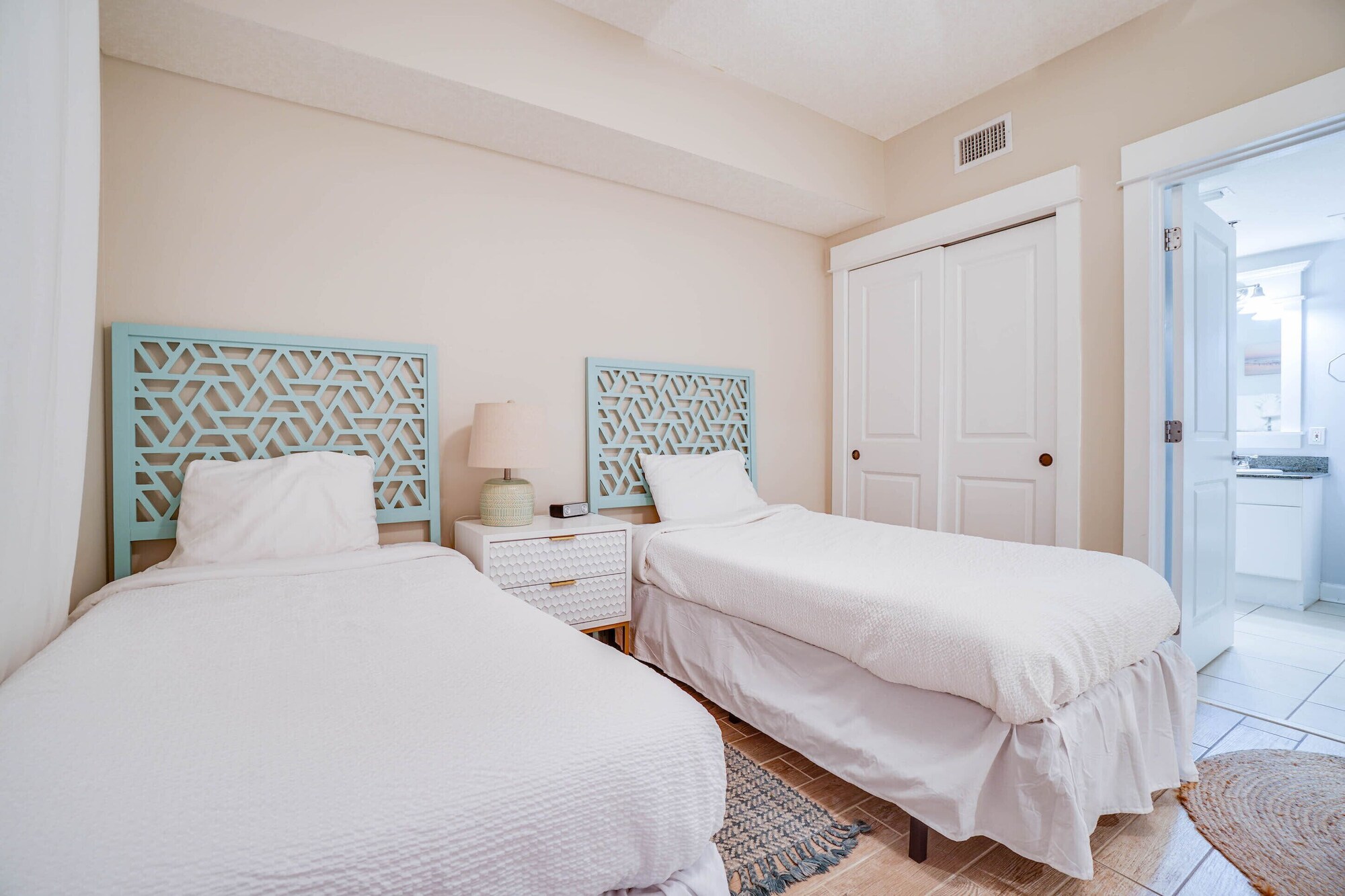 2 Bedrooms, Condo, King Bed, Bunk Bed, 3 Beds, Beach View, Sofa
