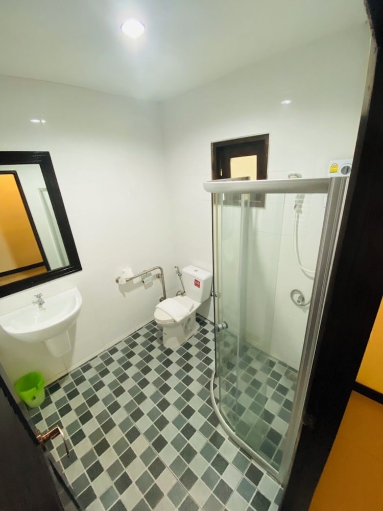 Standard, Triple, 1 Double and 1 Single Bed, Pool View, Baan Kiangnam Pattaya 4/5