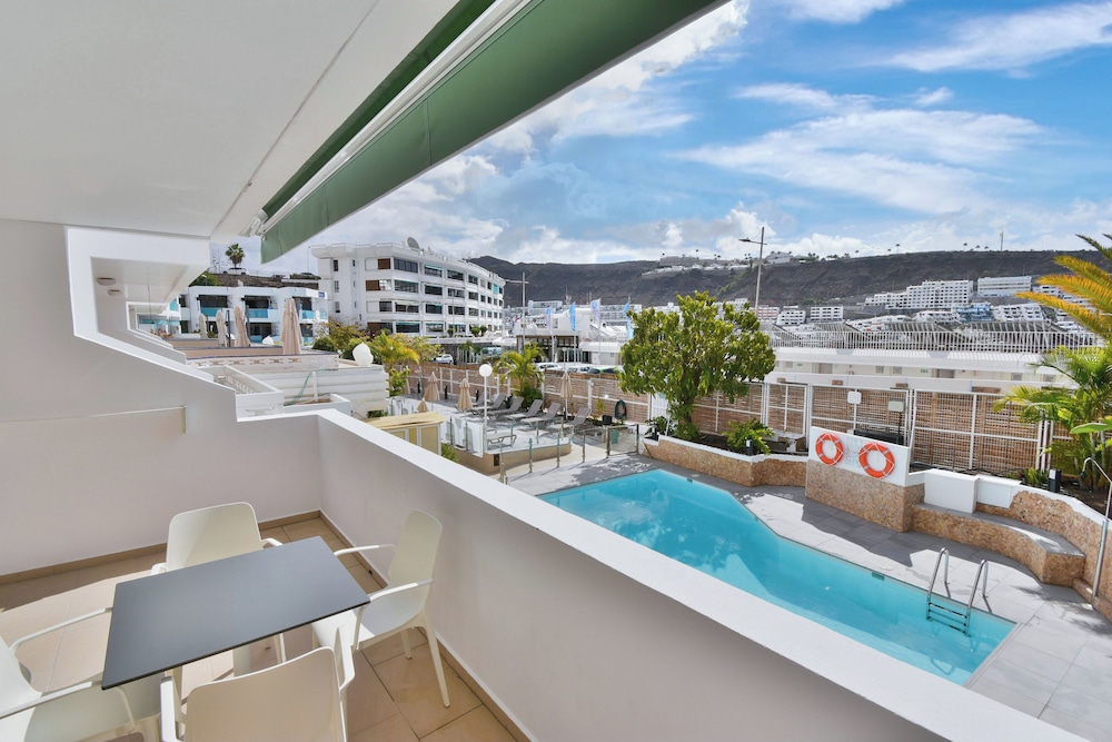 Calypso Oasis Apartments 61/65